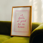It Feels So Good To Be Home Print, Pink Quote Wall Art, Cozy Home Decor Poster, Girly Aesthetic Printable Art, Minimalist Trendy Print